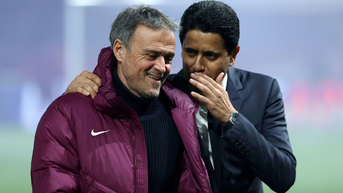 Luis Enrique (l.) mit Präsident Nasser Al-Khelaifi