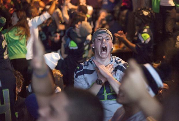 
                <strong>Seattles magische Nacht!</strong><br>
                Damals gewann das Basketball-Team der Seattle Supersonics den Titel in der NBA. Das Ende einer einer so langen Durststrecke wird dementsprechend bejubelt.
              