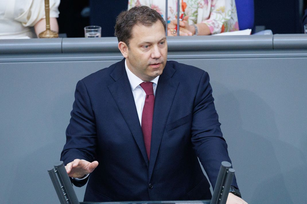 Finanzminister Klingbeil (Bild) hat seinen Haushaltsentwurf in das Parlament eingebracht. (Archivbild)