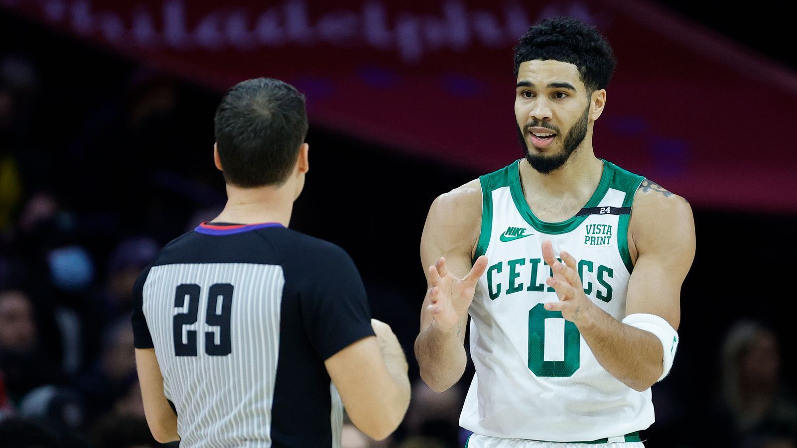 
                <strong>6. Platz: Jayson Tatum (Boston Celtics)</strong><br>
                &#x2022; 43 Spiele -<br>&#x2022; 25,2 Punkte pro Spiel -<br>&#x2022; 8,6 Rebounds pro Spiel -<br>&#x2022; 3,8 Assists pro Spiel - <br>&#x2022; 31,1% Dreierquote -<br>
              