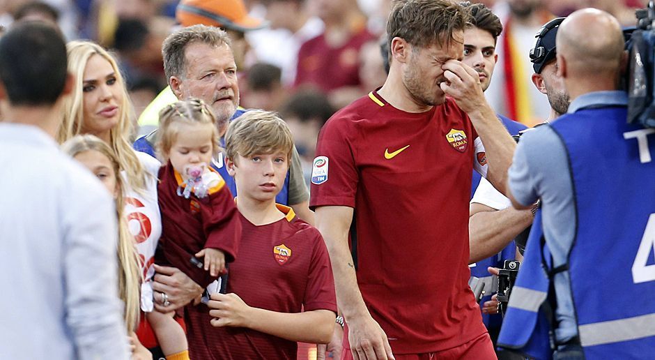 
                <strong>Der tränenreiche Abschied das Francesco Totti</strong><br>
                Schließlich kann auch die Roma-Legende selbst nicht mehr an sich halten.
              