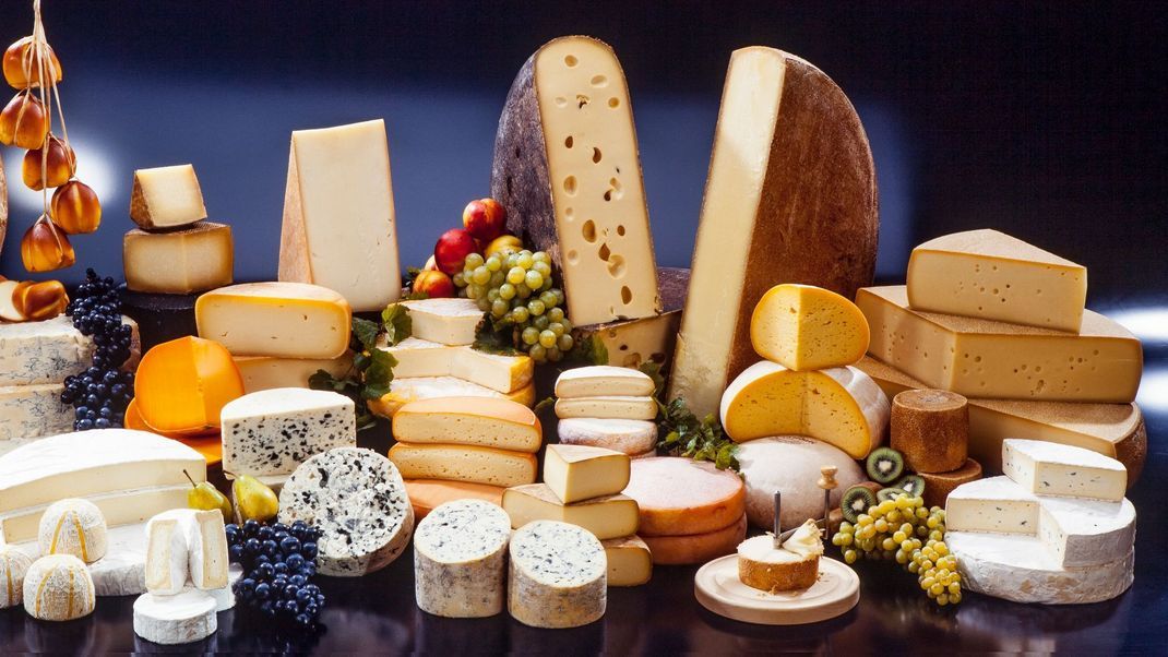 Käse peppt schnell und einfach jedes Gericht auf. Doch welche Sorte ist gesund - und welche sollten wir lieber nicht so häufig essen?