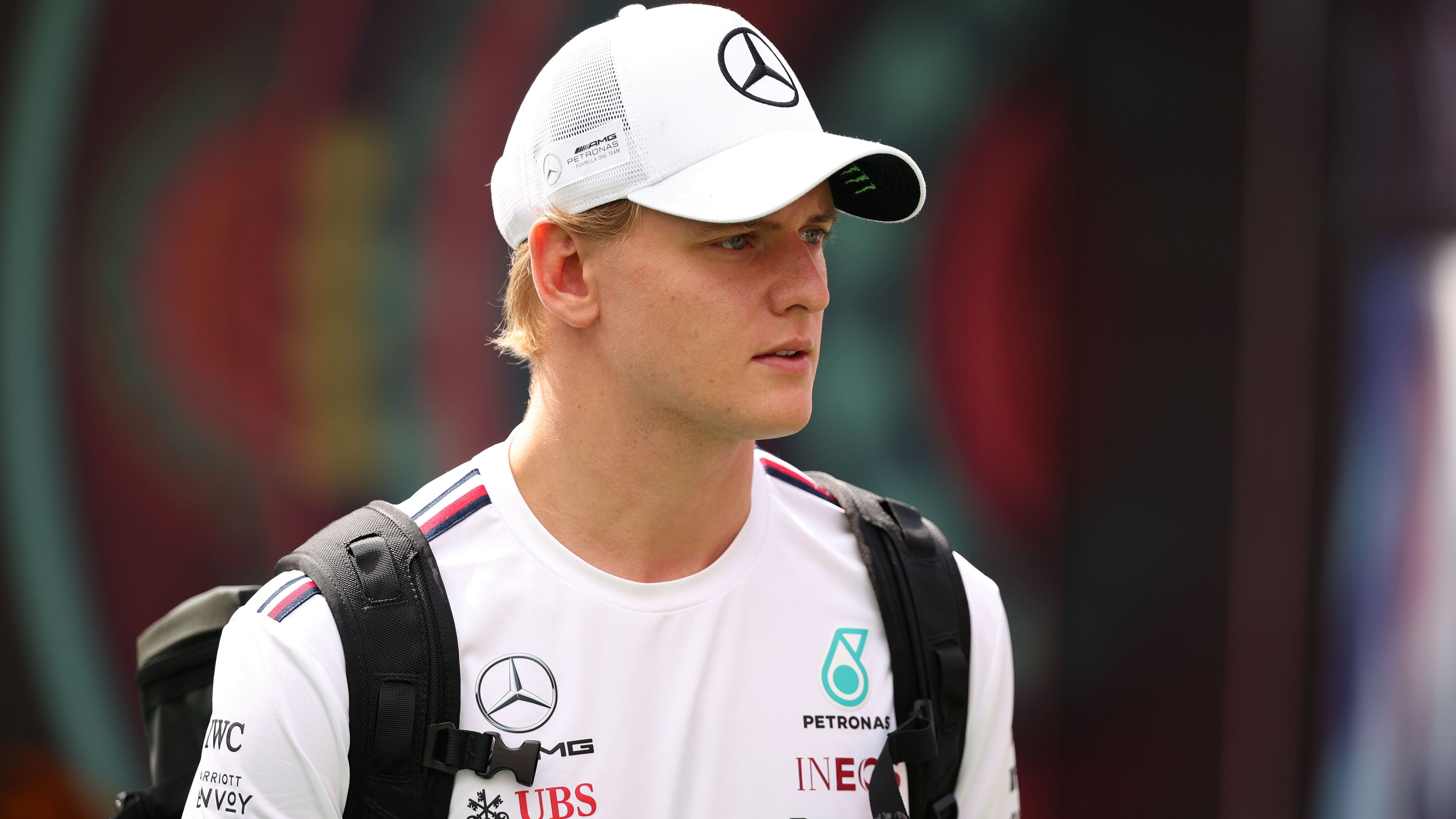 <strong>Mick Schumacher (derzeit Ersatzfahrer bei Mercedes)</strong><br>Die Vorteile liegen auf der Hand: Schumacher kennt das Team, das Team kennt Schumacher. Der 24-Jährige hat als Simulationsfahrer großen Anteil an der Entwicklung des Autos. Teamchef Toto Wolff erklärte mehrfach, von Schumachers Leistungen begeistert zu sein. "Mick gehört zur Familie. Er ist einer von vielen möglichen Kandidaten", bekräftigte der Mercedes-Boss bei "Sky".