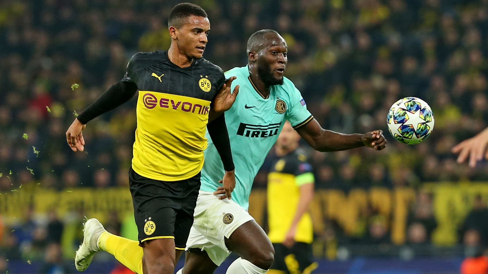 
                <strong>Manuel Akanji</strong><br>
                Ihm unterläuft ein folgenschwerer Stellungsfehler gleich zu Beginn, der zum 0:1 führt. Findet auch sonst nicht gut ins Spiel, kommt nicht in den Rhythmus. In der zweiten Halbzeit zumindest etwas stabiler, wächst mit der Mannschaft, die ihr Heil in der Offensive sucht und nicht mehr viel zulässt. ran.de-Note: 4
              