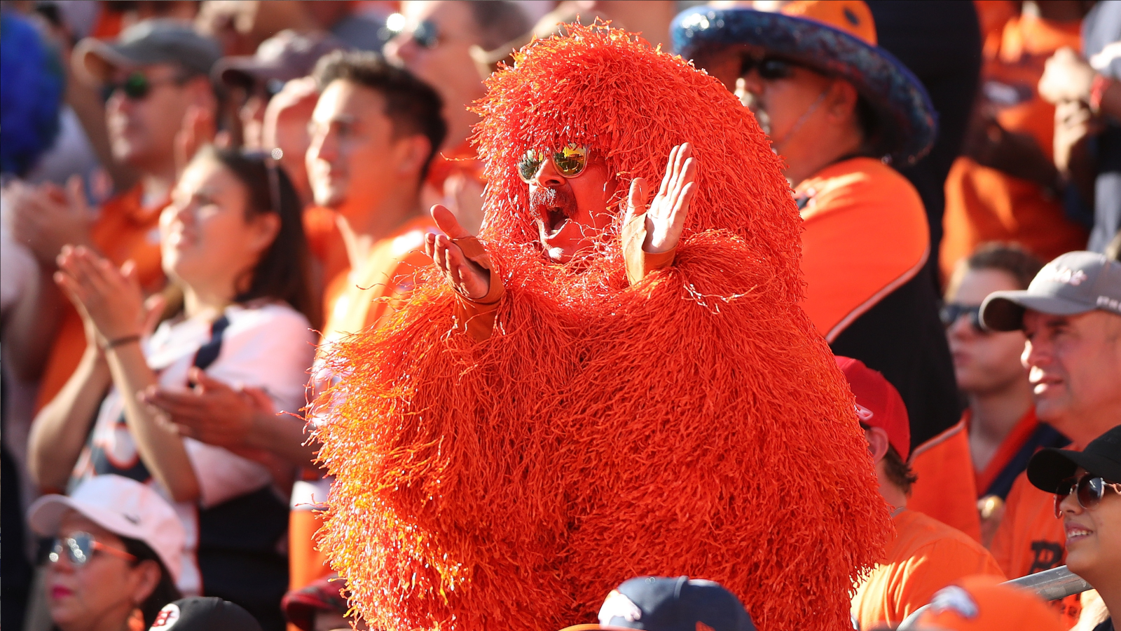 
                <strong>Platz 15: Denver Broncos</strong><br>
                Preis für eine Dauerkarte in der günstigsten Kategorie: 572,50 Dollar.
              