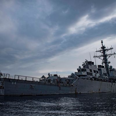 Die USS Carney, ein Zerstörer der Navy, schoss am Donnerstag, den 19. Oktober 2023, drei Raketen ab, die aus dem Jemen abgefeuert worden waren und nach Norden flogen.