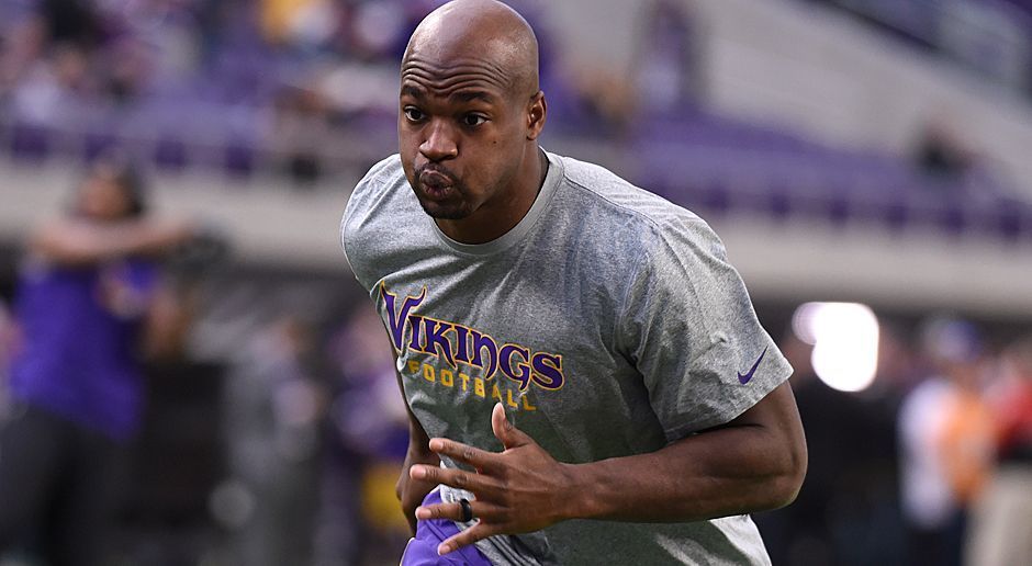 
                <strong>Adrian Peterson (Minnesota Vikings)</strong><br>
                Für Adrian Peterson war die vergangene Saison ebenfalls eine zum Vergessen. Aufgrund einer Meniskusverletzung kam er nur in drei Partien zum Einsatz. Sein Wert von 1,9 Yards pro Lauf sind für einen Running Back seiner Klasse absolut unwürdig. Zum Abschied von den Minnesota Vikings kassiert der Superstar nun noch 1316,95 US-Dollar.
              