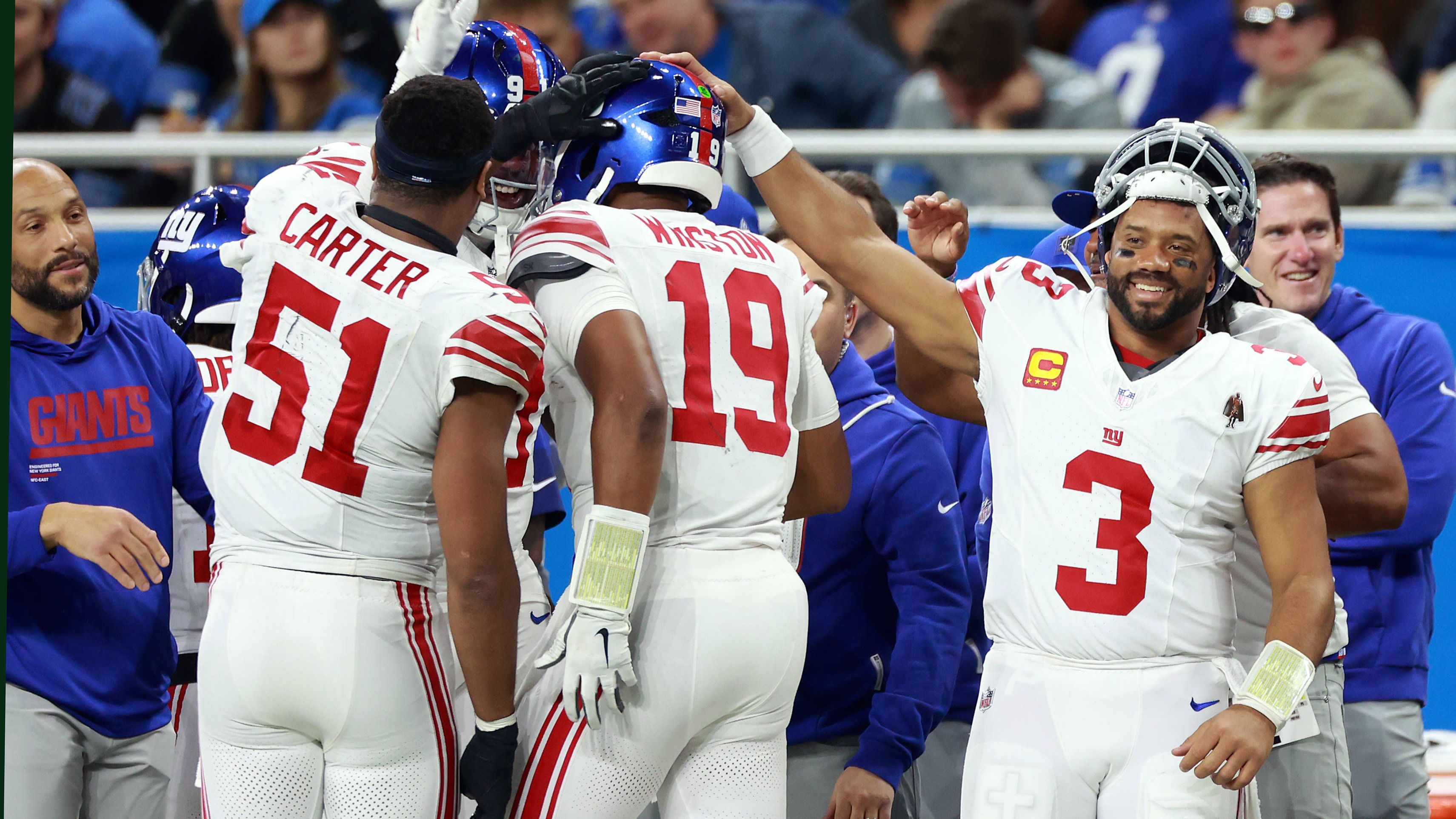 <strong>Platz 28: New York Giants (Vorwoche: 29)<br></strong>"Famous Jameis" sorgte wohl für DAS Play des Spieltags. Bei einem Trick Play fing er einen Pass, brach einen Tackle-Versuch, haute einen Stiff Arm und Spin Move raus und lief in die Endzone zum Touchdown. Absurd! Zudem machten es die New York Giants den Detroit Lions beim 28:34 nach Overtime ganz schön schwer. Trotz Niederlage geht es alleine wegen Style-Punkten einen Platz nach oben!