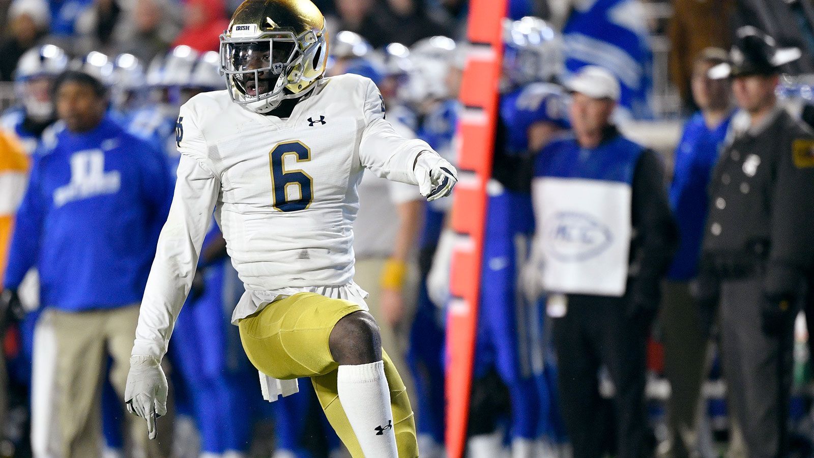 
                <strong>19. Pick: Washington Football Team - Jeremiah Owusu-Koramoah, LB</strong><br>
                Die Defense des WFT spielte stark in der Saison 2020, mit Notre Dames Linebacker Owusu-Koramoah wird sie noch stärker.
              