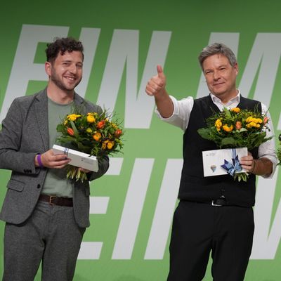 Grünen-Co-Chef Felix Banaszak fordert einen schärferen Klimaschutz von der kommenden Bundesregierung. 