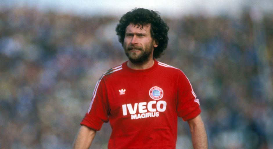 
                <strong>Paul Breitner</strong><br>
                Defensives Mittelfeld: Paul Breitner (328 Bayern-Spiele).
              