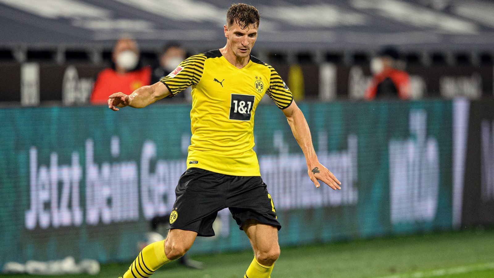 
                <strong>Thomas Meunier</strong><br>
                Seine Flanken sind deutlich besser als in der Vorsaison und auch defensiv hat der Belgier seine Seite im Griff. Haalands erstes Tor bereitet er mustergültig vor. In der Schlussphase lässt er allerdings bei einer Ecke seinen Gegenspieler aus den Augen, der prompt den Anschlusstreffer für Union erzielt. ran-Note: 4
              