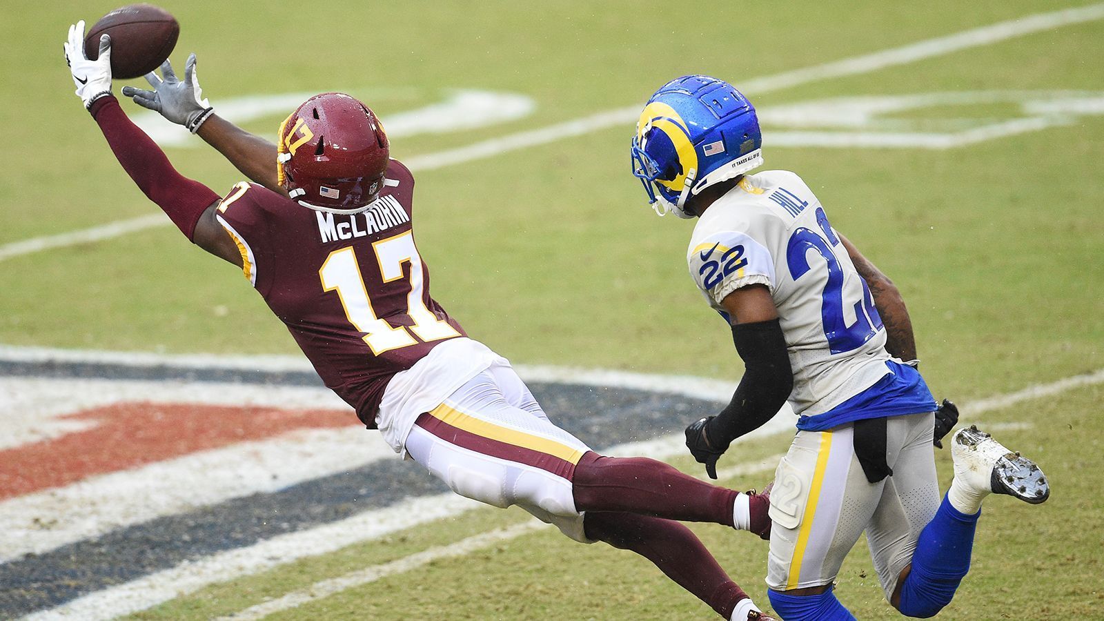 
                <strong>Terry McLaurin (Washington)</strong><br>
                Einer der wenigen Lichtblicke der Washington-Offense: Terry McLaurin. Der Receiver, der vergangenes Jahr in der dritten Draft-Runde gewählt wurde, überzeugt durch hervorragendes Route Running. Dabei ist es egal, wer Quarterback ist: Der Speedster kommt bisher auf 413 Yards Raumgewinn, durchschnittlich holt er pro Catch 7,7 Yards auf eigene Faust. 
              