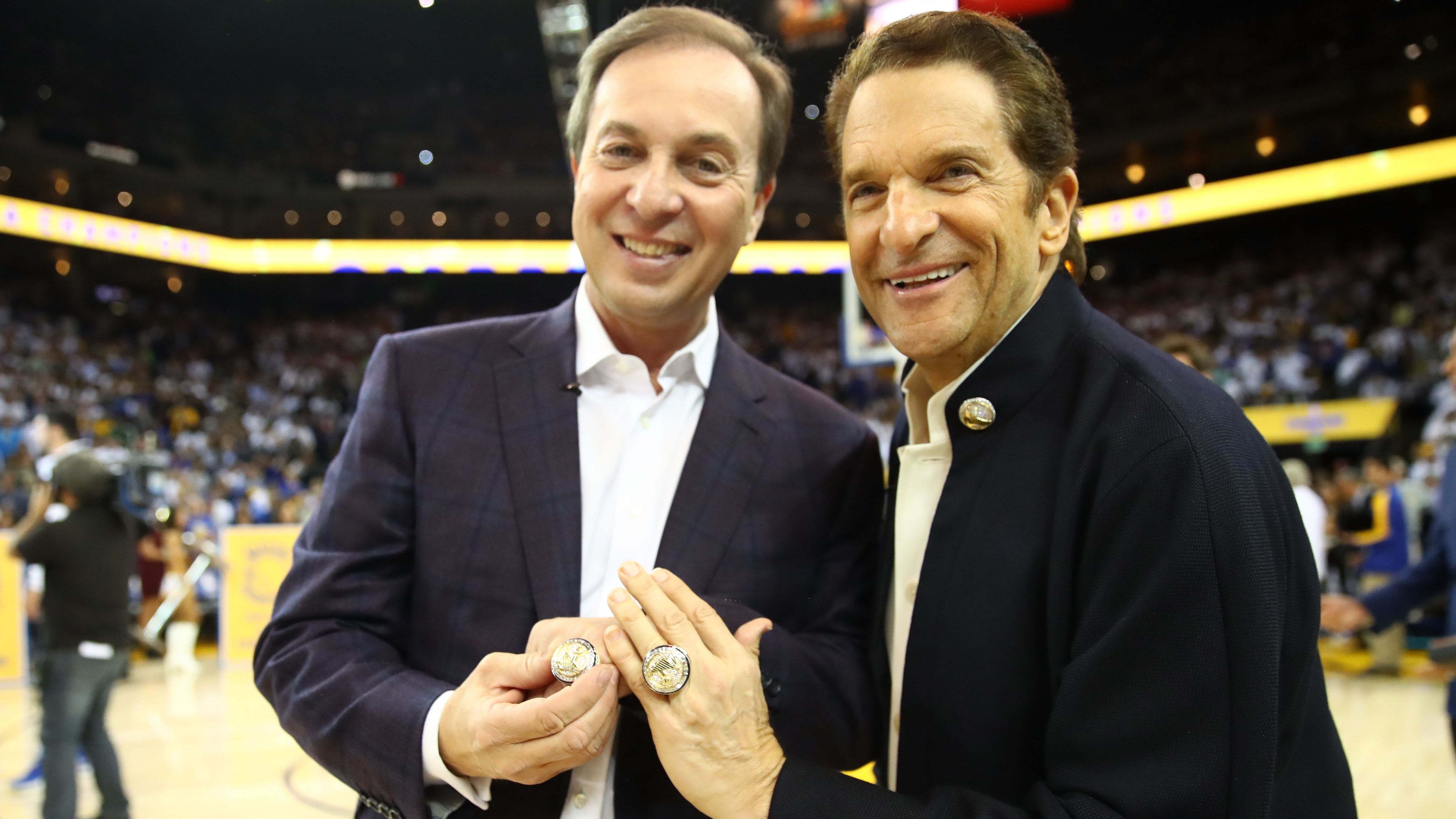 <strong>Golden State Warriors - Joe Lacob und Peter Guber</strong><br>Besitzer seit: 2010<br>Kaufpreis: 450 Millionen <br>Aktueller Wert: 7,7 Milliarden