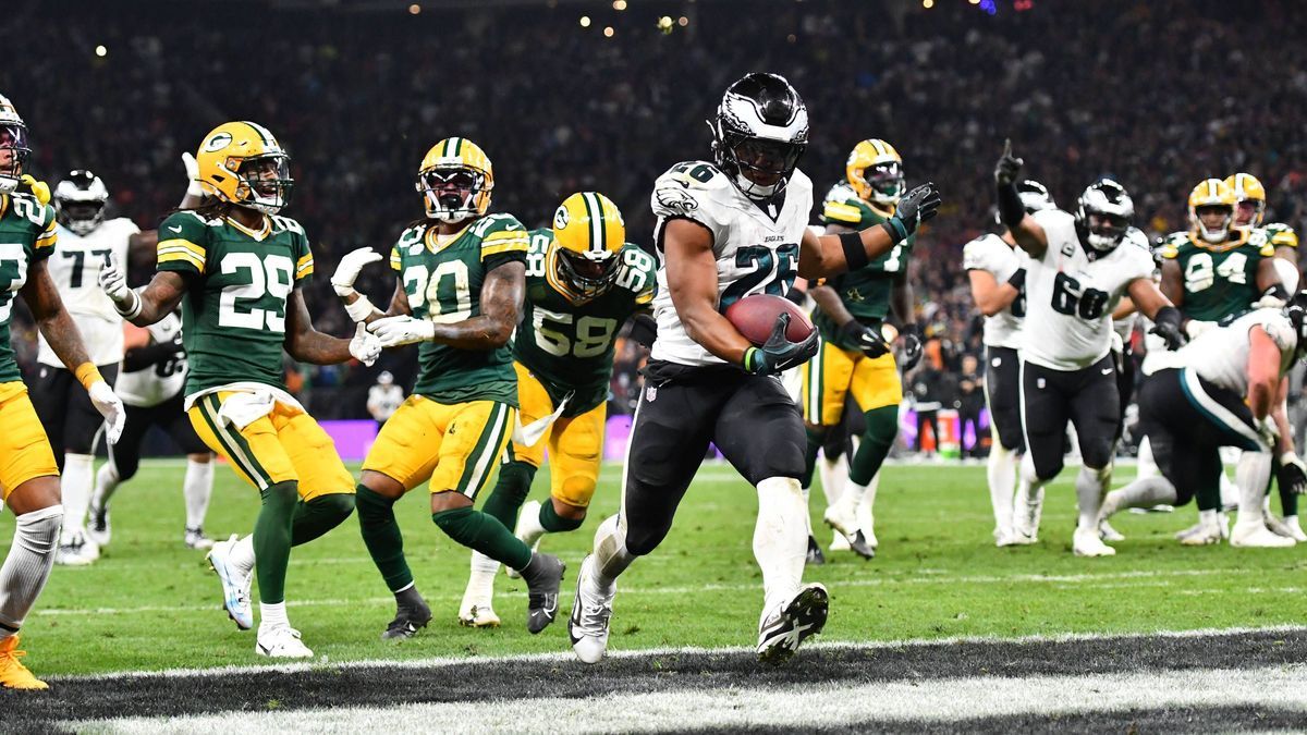 September 6, 2024, Sao Paulo, SoÂ£O Paulo, Brazil, Brazil: Philadelphia Eagles running back Saquon Barkley (26) celebrates after scoring a touchdown during an NFL, American Football Herren, USA gam...