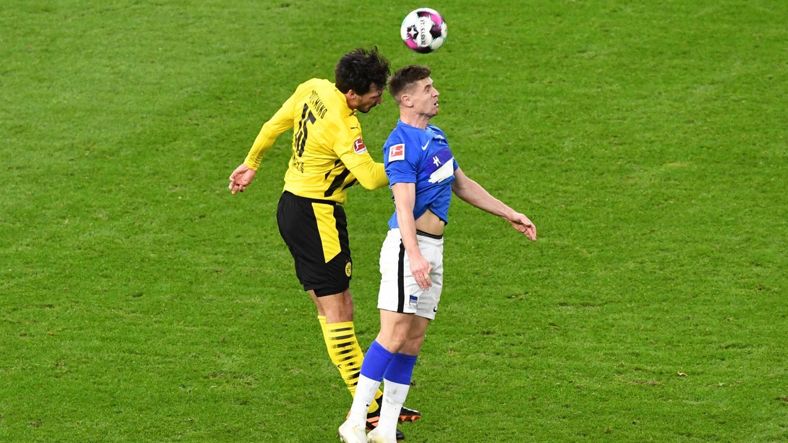 
                <strong>Mats Hummels</strong><br>
                Agiert kompromisslos und zweikampfstark, auch im Spiel nach vorne wie gewohnt fleißig, immer wieder mit gut getimten Pässen, dazu bei Standards gefährlich. Wie immer verlässlich. ran.de-Note: 2
              