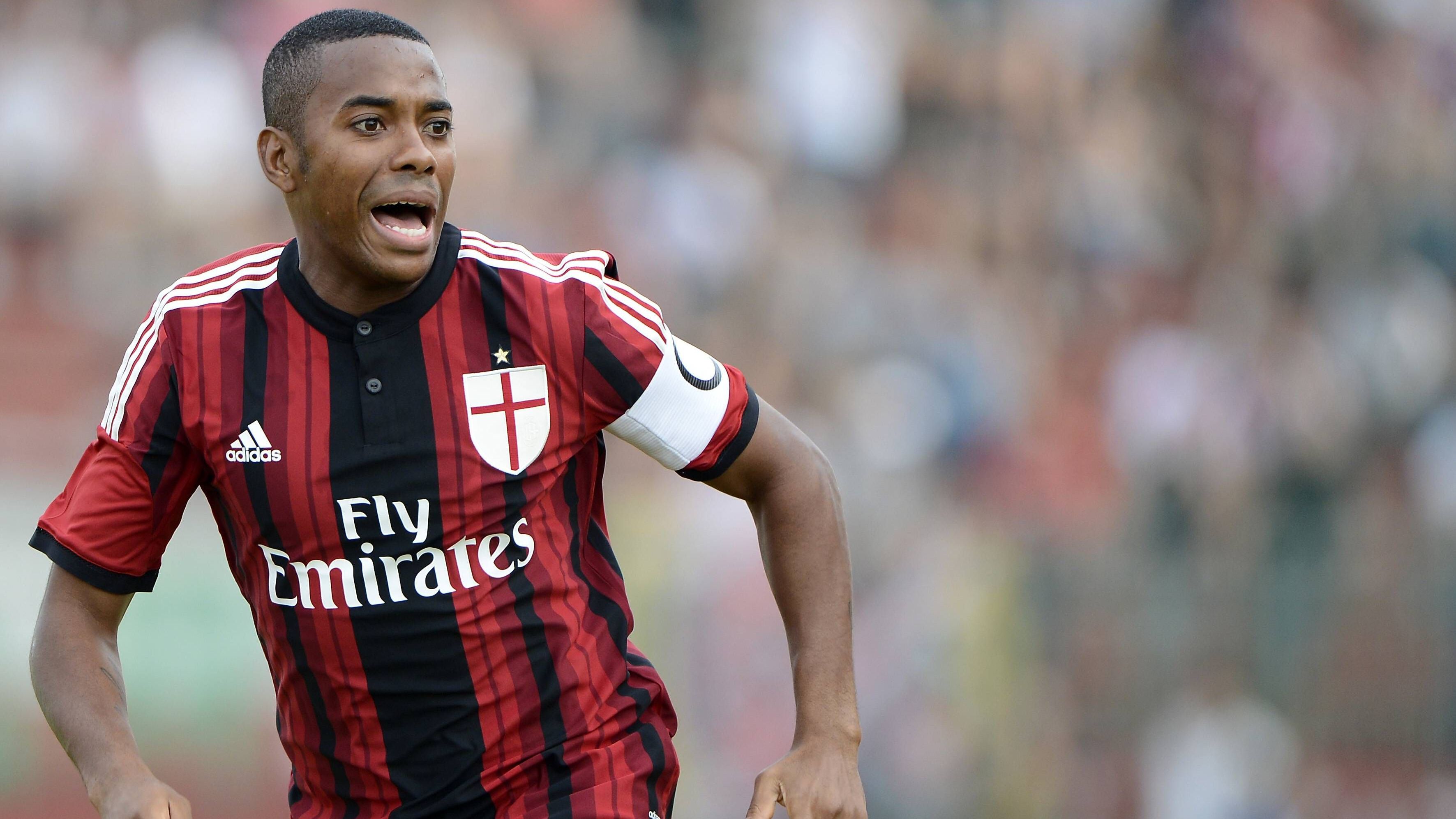 <strong>Robinho</strong><br>Der ehemalige Spieler von Manchester City, Real Madrid und der AC Mailand sitzt wegen Vergewaltigung seit März 2024 eine neunjährige Haftstrafe in seiner Heimat Brasilien ab. Laut "Sun" soll Robinho hinter Gittern einen neuen Beruf erlernen. Demnach ist er in einem Arbeitsprogramm, in dem er zum Fernsehtechniker ausgebildet wird. 600 Arbeitsstunden sind verpflichtend, damit er eine offizielle Anerkennung im neuen Beruf erhält.