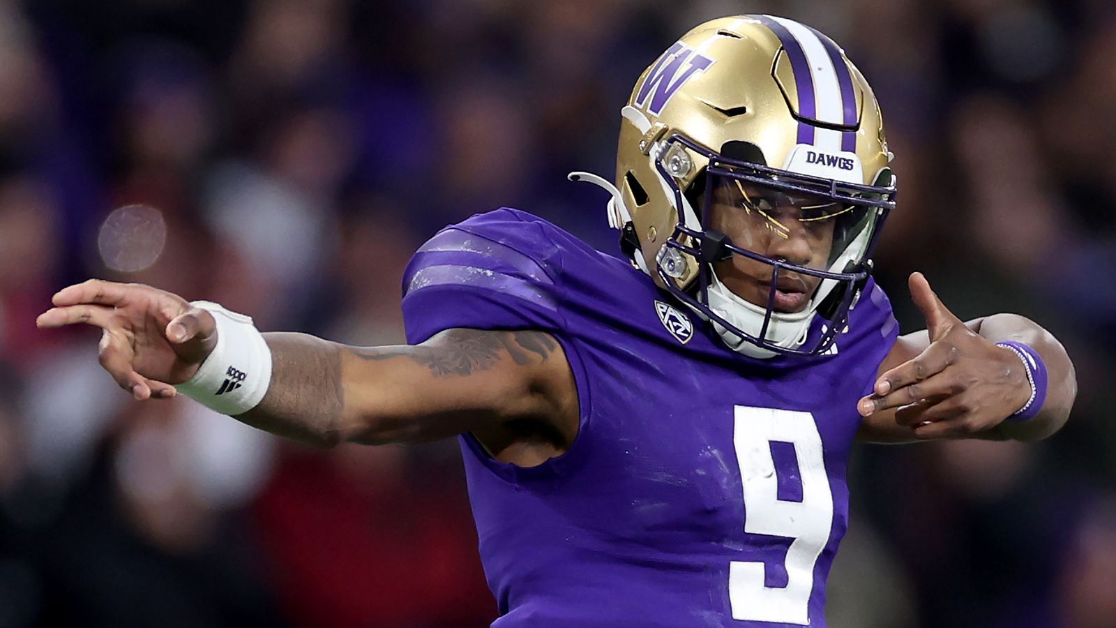 <strong>Quarterback Michael Penix Jr. (Washington)<br></strong>Er führte das Team sensationell in die Endrunde. Mit 4.218 Passing Yards, 33 Touchdowns und 13 Siegen. Im CFP-Halbfinale warten jetzt die Texas Longhorns. Im Finale dann Michigan oder Alabama.