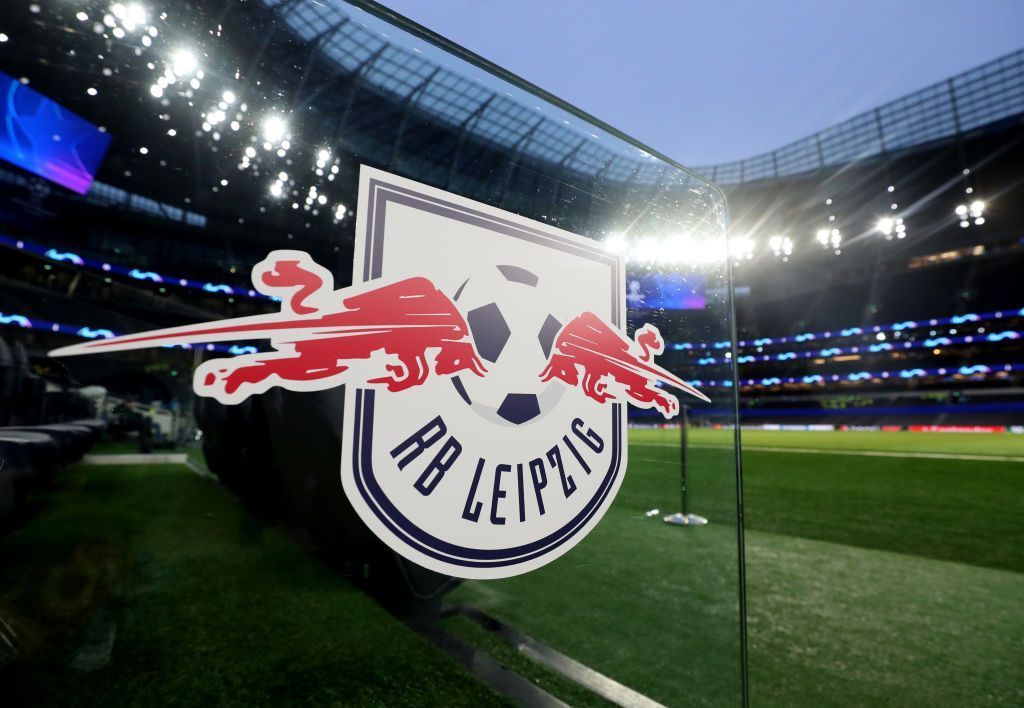 
                <strong>RB Leipzig</strong><br>
                Bundesligist RB Leipzig existiert erst seit 2009, da hatte Brady bereits drei Super Bowl-Ringe in der Tasche. In Sachen Meisterschaften bzw. Titeln führt Tom Brady also mit 7:0 gegen RB Leipzig.
              