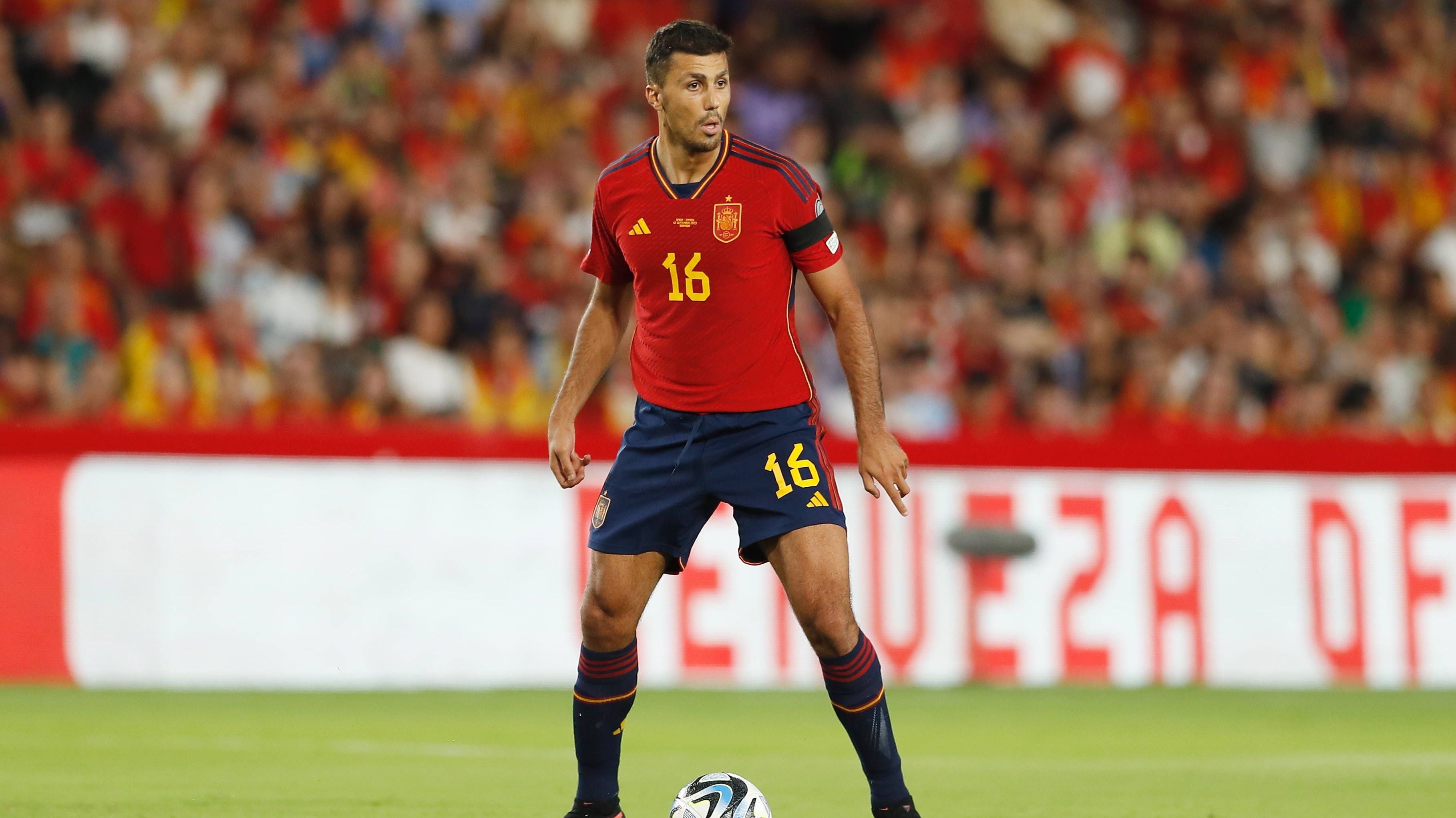 <strong>Rodri</strong><br>Nationalität: Spanien<br>Verein: Manchester City&nbsp;<br>Alter: 27<br>Position: Mittelfeld