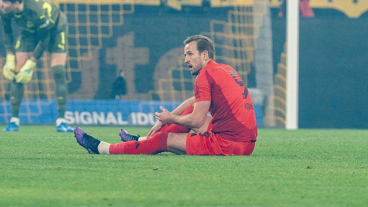 30.11.2024, Borussia Dortmund vs. FC Bayern München, 1. Bundesliga, 12. Spieltag Harry Kane (FC Bayern Muenchen, 9) muss verletzt Verletzung ausgewechselt werden Wichtiger Hinweis: Gemaess den Vorg...