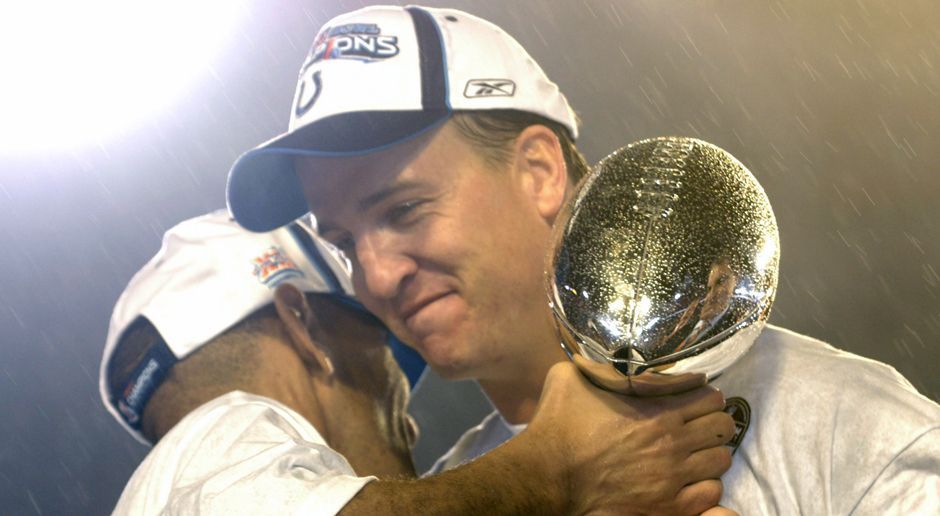 
                <strong>Saison 2006: Indianapolis Colts</strong><br>
                Star-Quarterback Peyton Manning (Foto) schien mit seinen Indianapolis Colts lange unter einem Playoff-Fluch zu leiden. Sechs Mal zogen sie in die Playoffs ein, ohne den Super Bowl zu erreichen. Erst in der Saison 2006, als die Colts den langen Weg über die Wild Card Round nehmen mussten, klappte es mit dem Finale und dem Titelgewinn. Es war der erste Super-Bowl-Sieg dieser Franchise seit dem Jahr 1970.Die Indianapolis Colts bezwangen in den Playoffs die Kansas City Chiefs (23:8), die Baltimore Ravens (15:6), die New England Patriots (38:34) und im Super Bowl die Chicago Bears (29:17).
              