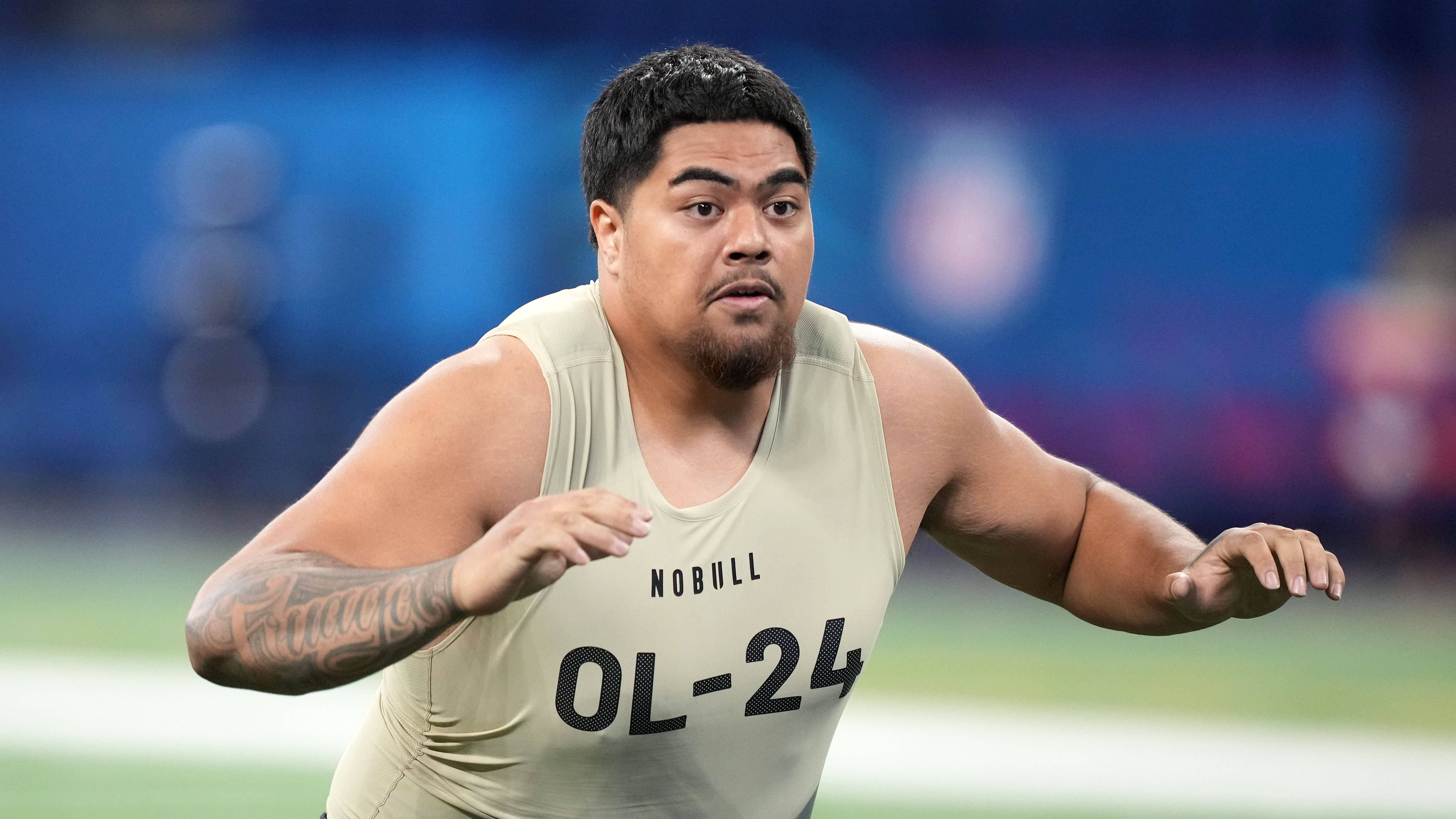 <strong>24. Pick: Dallas Cowboys – OT Taliese Fuaga (Oregon State)</strong><br>Die Dallas Cowboys haben mit Tyron Smith einen wichtigen Baustein für die Offensive Line verloren. Taliese Fuaga soll versuchen, diese Lücke zu schließen. Allerdings könnte er auch auf Right Tackle rutschen, da Terrence Steele vergangene Saison keine gute Figur machte.&nbsp;