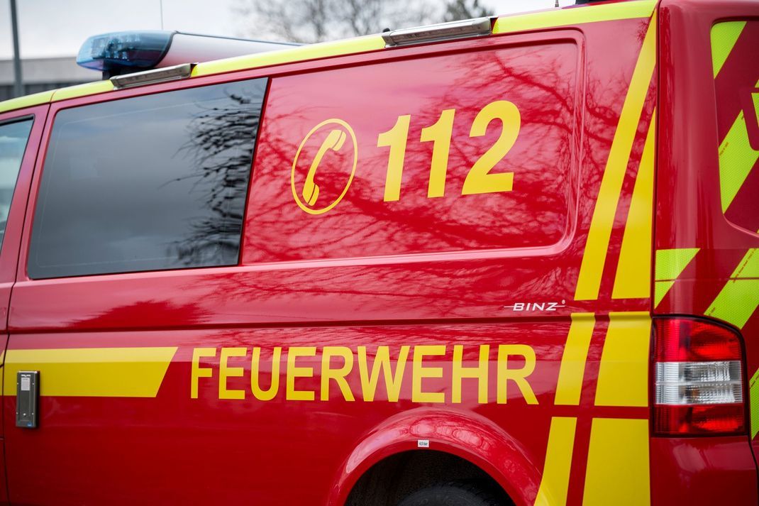 Bei einem Brand in einer Flüchtlingsunterkunft in Herford sind acht Menschen verletzt worden.