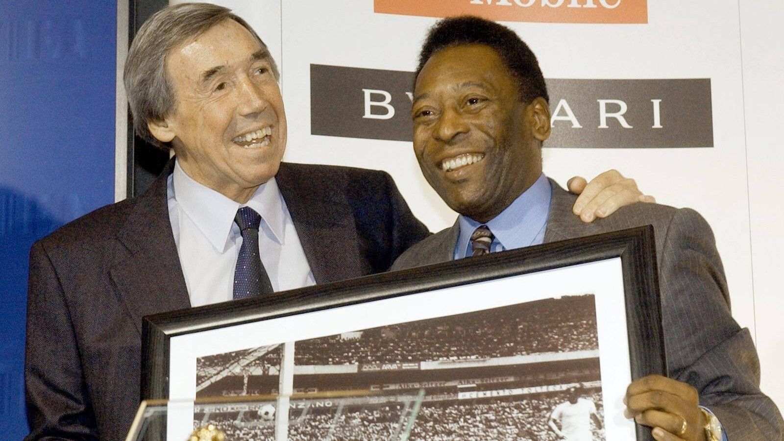 
                <strong>Die besten Sprüche von und über Pele</strong><br>
                Pele über die Rettungstat des englischen Torhüters Gordon Banks im WM-Spiel 1970: "Ich habe in meinem Leben mehr als tausend Tore geschossen, und die Leute sprechen mich immer auf das eine an, das ich nicht erzielt habe."
              