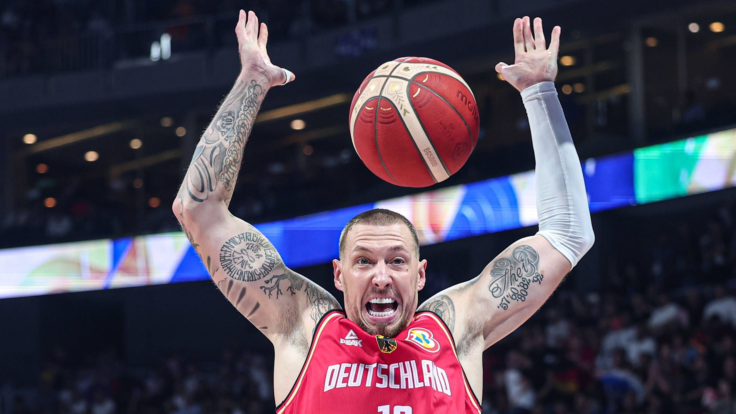 <strong>Platz 12: Daniel Theis</strong><br>• Liga: NBA<br> • Verein/Franchise: Los Angeles Clippers<br> • Gehalt: 2.179.511 Dollar<br> • In den USA bislang verdient:&nbsp;37.964.464 Dollar