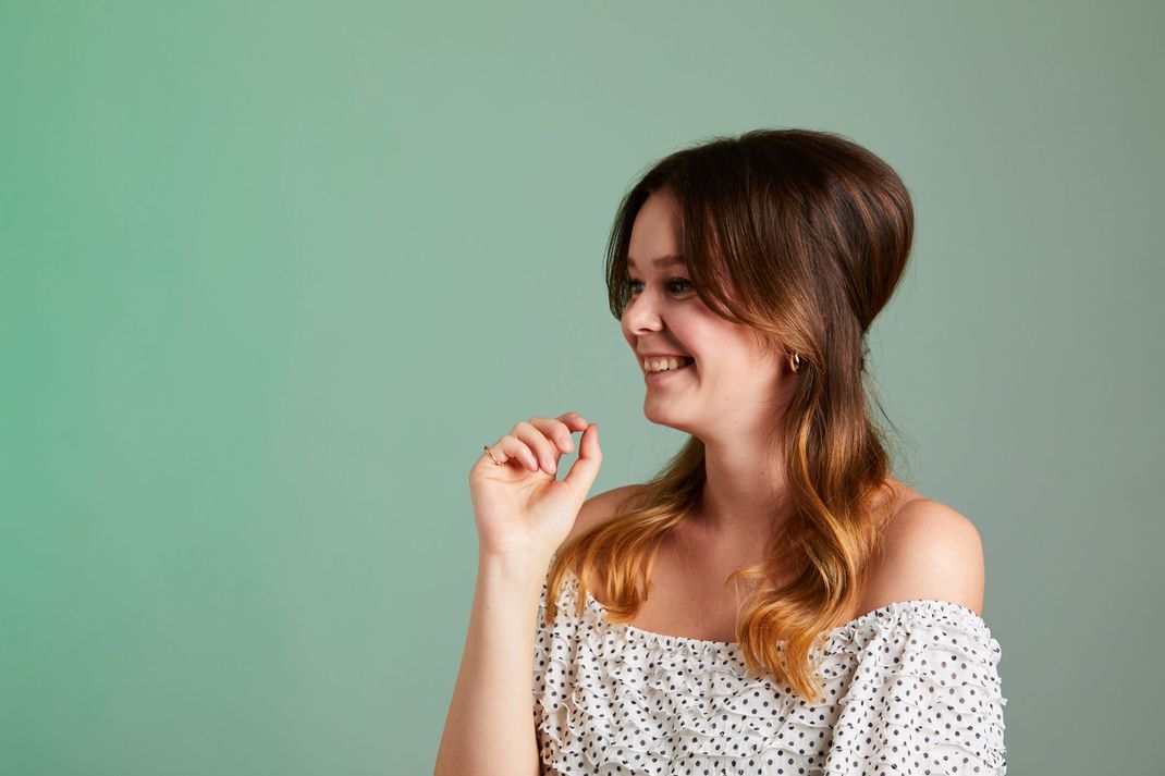 Sieht immer elegant aus und ist mit wenigen Handgriffen gesteckt: der lockere Bouffant nach Stylevorbild Brigitte Bardot.