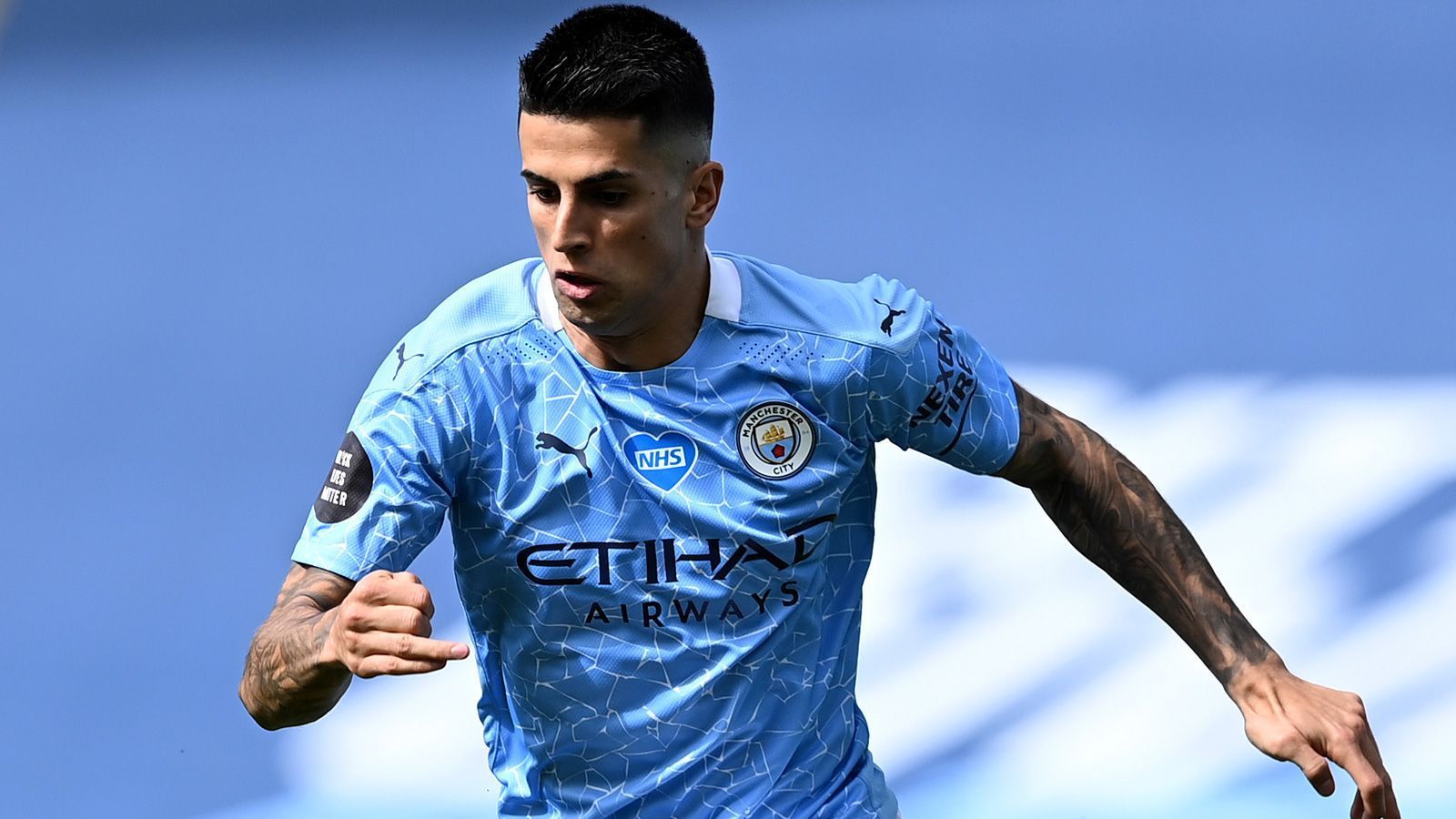 
                <strong>Joao Cancelo</strong><br>
                Der Linksverteidiger hat viele Ideen im Spiel nach vorne. Mit einem genialen Pass auf Sterling leitet er die erste Chance des Spiels ein, spielte auch danach immer wieder gefährliche Bälle in die Spitze. In den Zweikämpfen hat er allerdings seine Probleme. ran-Note: 3
              