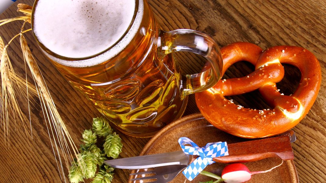 Brotzeit mit Maß, Breze und Weißwurst