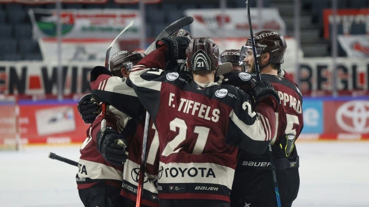 Die Kölner Haie schlagen und überholen Wolfsburg