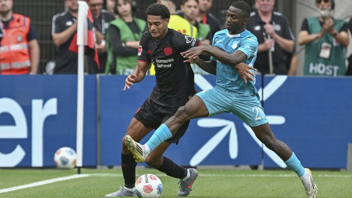 Quansah (l.) stand im Mittelpunkt