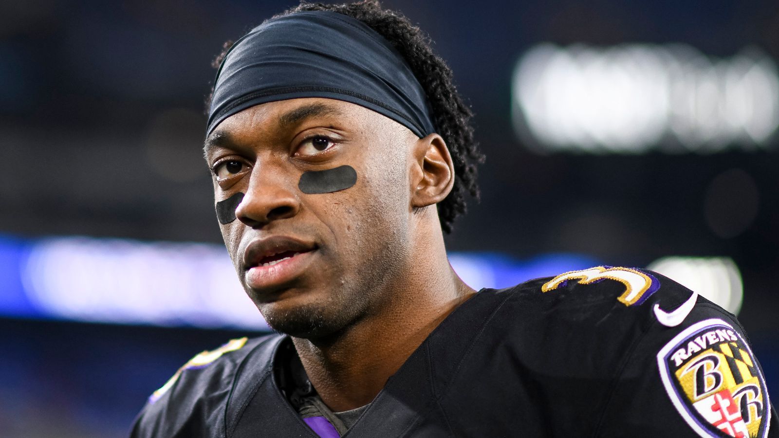 
                <strong>Robert Griffin III (Baltimore Ravens)</strong><br>
                Via Twitter: "Der Punkt ist, dass ein Anstieg von 47 Prozent auf 48,5 Prozent zusätzliche 5 Milliarden für die Spieler bedeutet. Ja, ich denke, nochmal 5 Milliarden Einnahmen für die Spieler, um 50 Prozent zu erreichen, ist es aus finanziellen Gründen für alle wert. Man kann nicht aus einer Position der Angst heraus verhandeln."
              