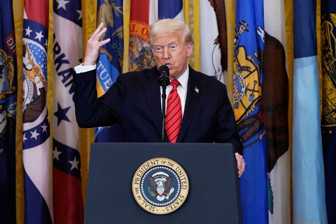 US-Präsident Trump sieht sich nach seinem Telefonat mit Putin scharfer Kritik ausgesetzt. (AP Photo/Jose Luis Magana, File)