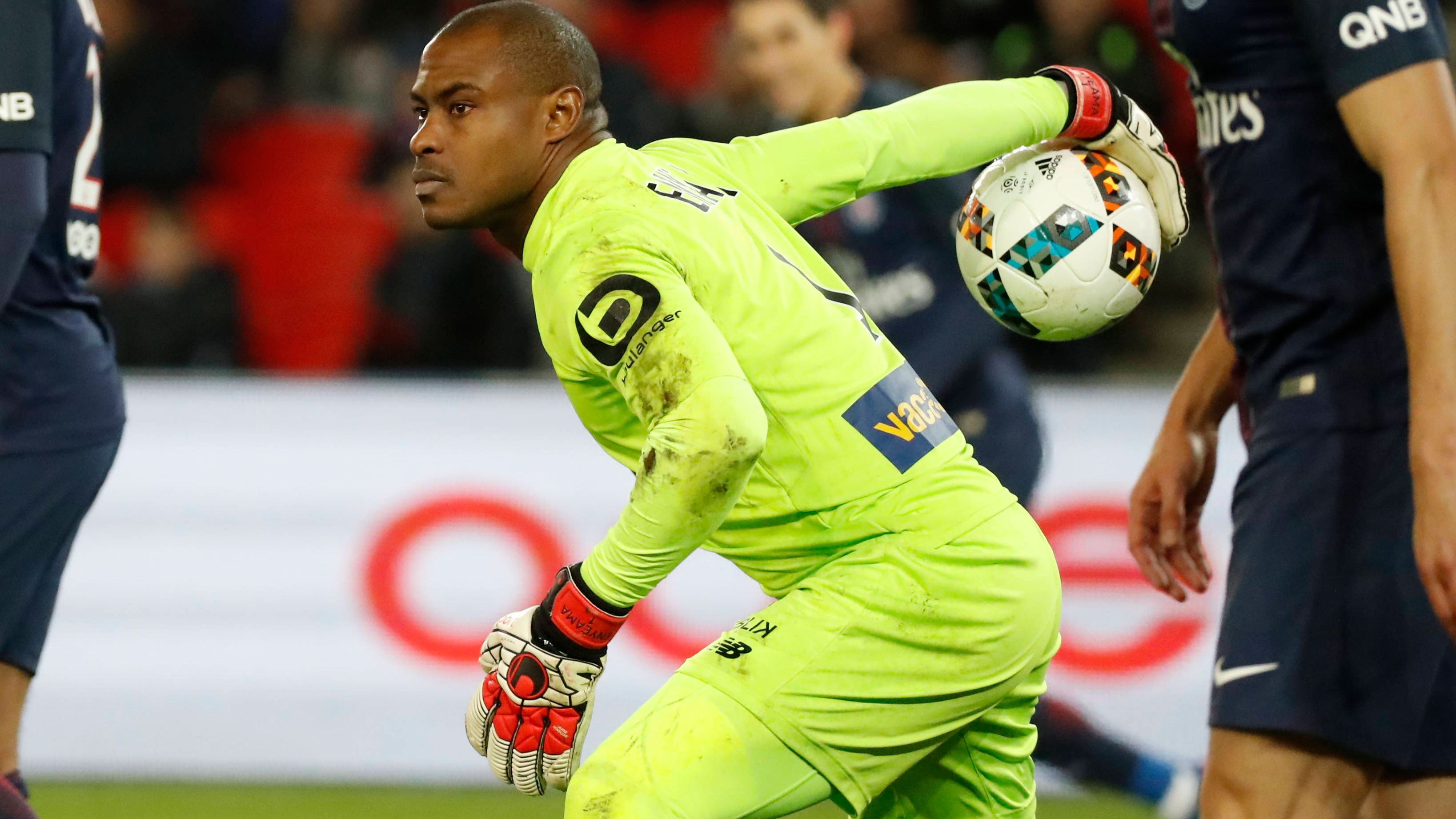 <strong>Vincent Enyeama</strong><br>Das zuvor letzte Torwart-Tor der Königsklasse gelang dem nigerianischen Keeper Vincent Enyeama. Der WM-Teilnehmer von 2014 trat 2010 für Hapoel Tel Aviv gegen Olympique Lyon zum Elfmeter an und versenkte zum 1:2. Es half nichts, Hapoel verlor mit 1:3. Übrigens: Bereits in der Quali der Saison 2010/11 traf Enyeama, damals bei Red Bull Salzburg zum 3:2-Sieg.