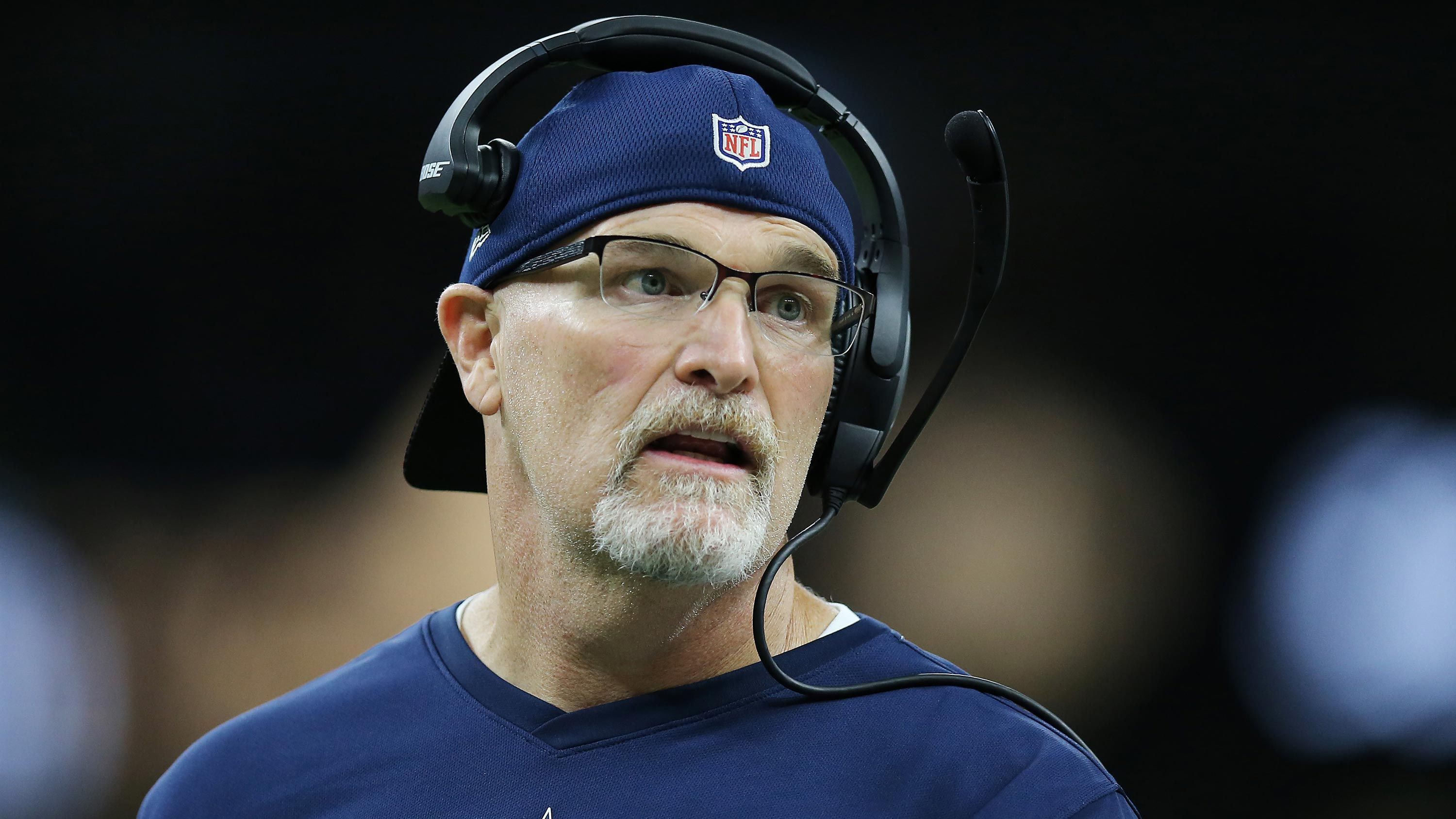 
                <strong>Dan Quinn</strong><br>
                Wenn die Broncos doch auf mehr Erfahrung auf der Position des Head Coaches setzenwollen, wäre Dan Quinn eine Option. Der Defensive Coordinator liefert seit geraumer Zeit gute Arbeit bei den Dallas Cowboys. Doch nicht nur das - Quinn war zwischen 2015 und 2022 Head Coach bei den Atlanta Falcons. 43 Siege, 42 Niederlagen und eine Super-Bowl-Teilnahme standen am Ende zu Buche. Außerdem stand der 52-Jährige offenbar bereits vor der Saison auf der Liste der Broncos - die Entscheidung fiel jedoch bekanntermaßen auf Hackett. Ob Denver diesmal bei Quinn zuschlägt?
              