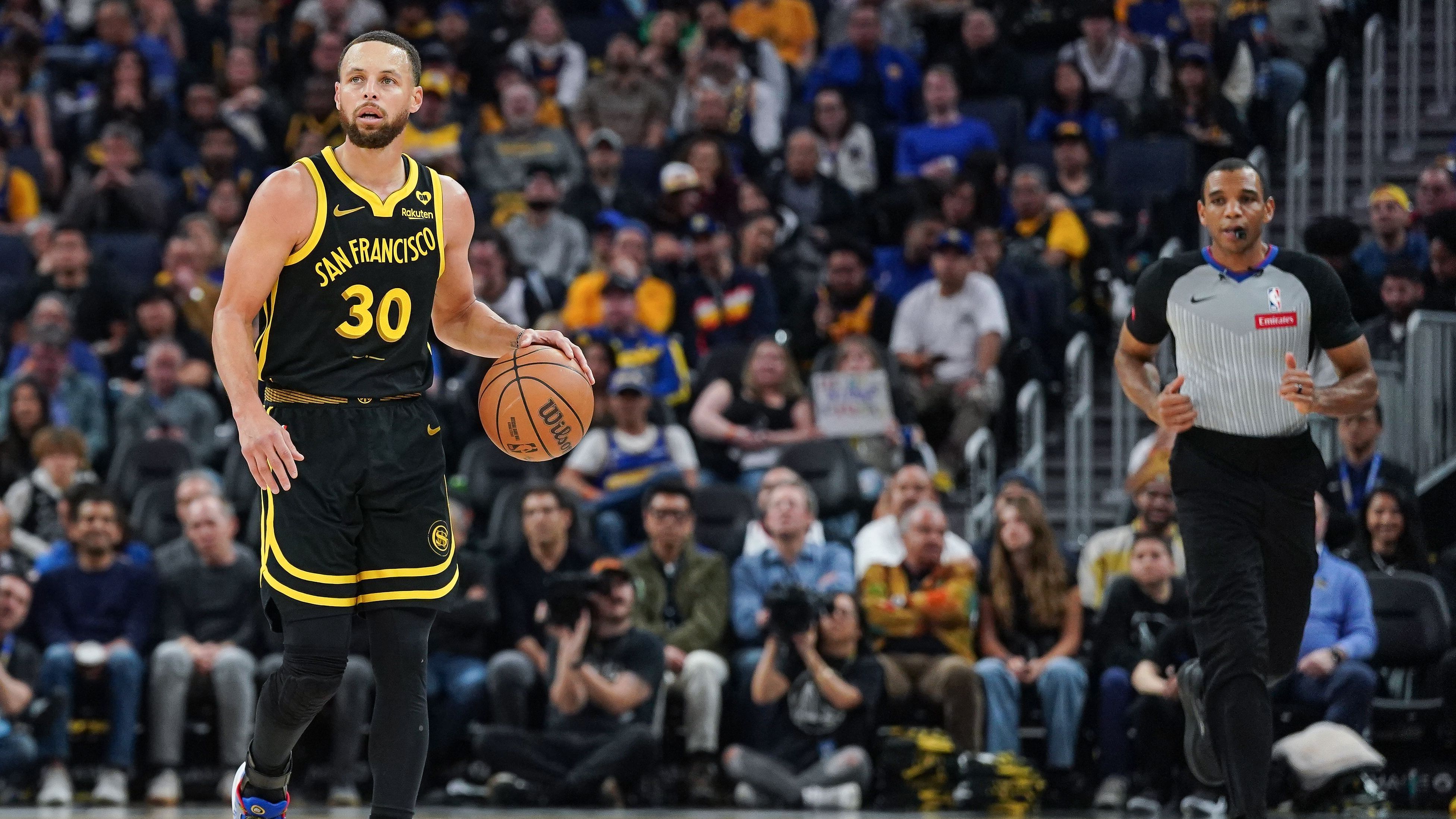 <strong>15. Golden State Warriors (zuvor Rang 12, 34:31)<br></strong>Seit drei Spielen sind die Warriors ohne Stephen Curry. Ihre Bilanz: 1:2. Der Superstar und beste Werfer der Historie wird dringend benötigt. Sein Comeback soll nicht mehr lange auf sich warten lassen. Etwas überraschend: Golden State gewinnt nicht mal 50 Prozent ihrer Clutch Games (18:20) – und das trotz Curry.