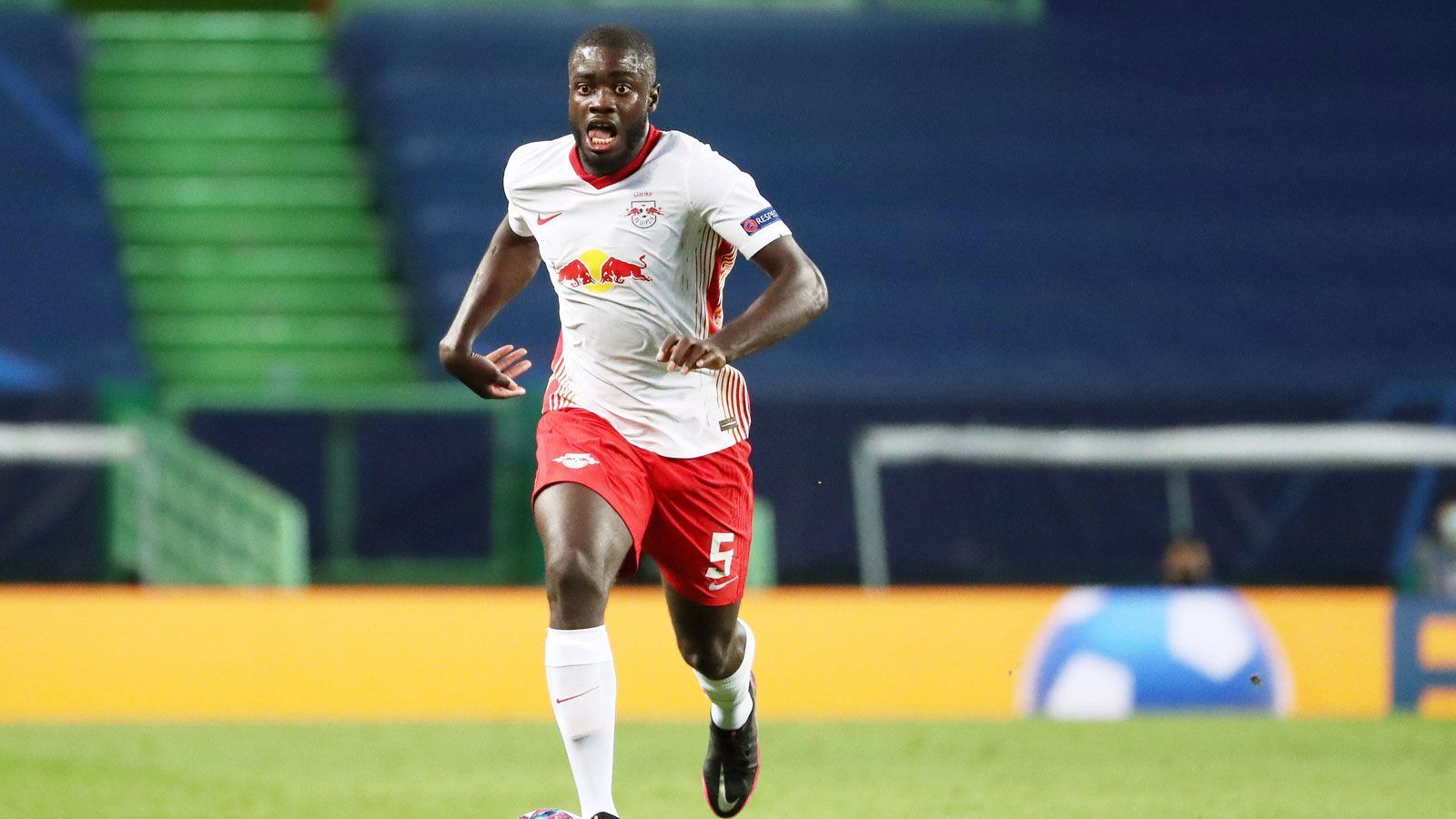 
                <strong>Dayot Upamecano</strong><br>
                Der Franzose kann zu keiner Zeit an seine Fabelleistung gegen Atletico Madrid anknüpfen. Immer wieder mit Wacklern, beim ersten Gegentor nicht energisch genug, beim dritten Gegentor schaltet er bereits ab, obwohl die Partie noch läuft. ran.de-Note: 5
              