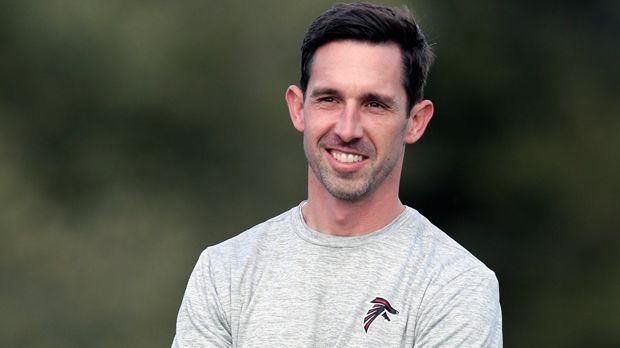 
                <strong>Kyle Shanahan (San Francisco 49ers)</strong><br>
                Kyle Shanahan (San Francisco 49ers): Es ist offiziell: Nach wochenlangen Spekulationen haben die San Francisco 49ers haben einen Tag nach dem Super Bowl 51 Kyle Shanahan als neuen Head Coach verpflichtet. Zuvor war der 37-Jährige Offensive Coordinator bei den Atlanta Falcons. 
              