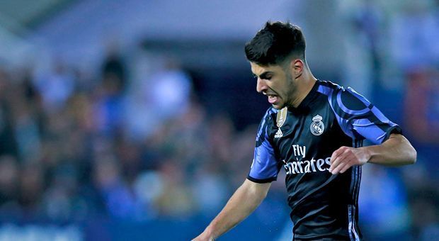 
                <strong>Marco Asensio (Real Madrid)</strong><br>
                Darf nach knapp einer Stunde für Bale mitmischen. Braucht kaum Zeit, um sich zu akklimatisieren. Sein Flachschuss landet jedoch in den Armen von Neuer. Mit einer starken Flanke bereitet er Ronaldos 2:1 vor. ran-Note: 2
              