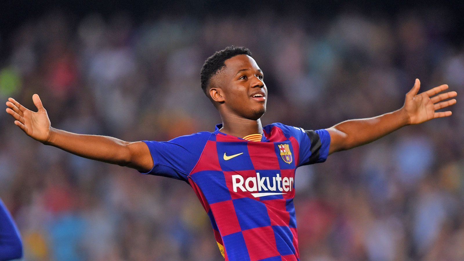
                <strong>Ansu Fati: Barcas neues Wunderkind aus La Masia</strong><br>
                Er ist noch keine 17 Jahre alt, hat aber bereits die Herzen der Fans des FC Barcelona erobert. Anssumane "Ansu" Fati sollte in dieser Saison eigentlich regelmäßig für Barcas U19 spielen, doch nach dem Ausfall von Lionel Messi zu Beginn der Saison holte Trainer Ernesto Valverde Fati zu den Profis. Sein Start im Kreise der Barca-Stars verlief wie im Traum.
              
