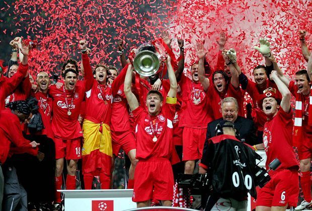 
                <strong>Champions-League-Sieger: Sein größter Triumph</strong><br>
                Unvergessen bleibt eines der verrücktesten Champions-League-Endspiele der Geschichte, als Gerrard mit Didi Hamann 2005 gegen den AC Mailand in Istanbul nach einem 0:3-Rückstand das Spiel dreht und im Elfmeterschießen gewinnt.
              