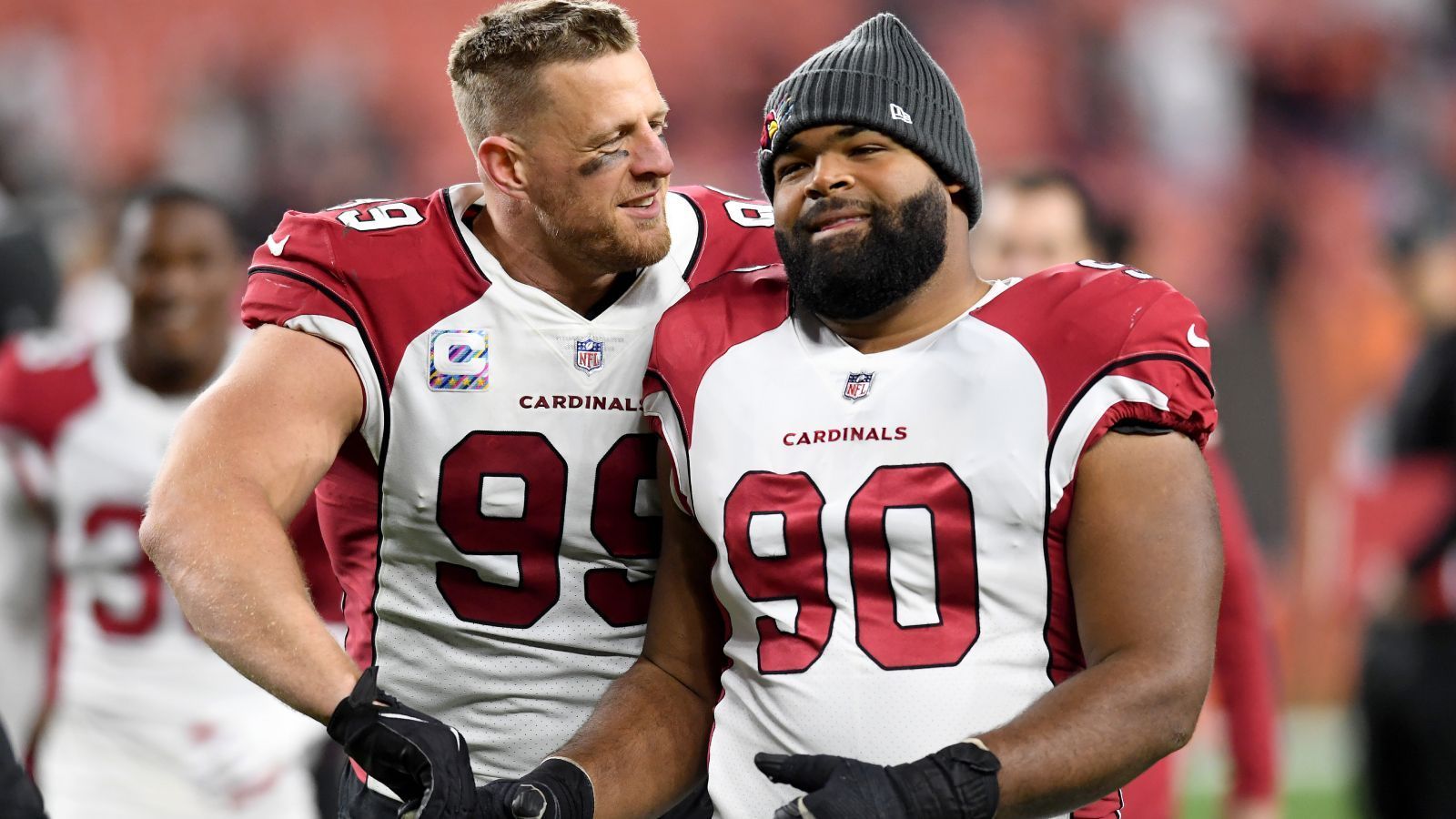 
                <strong>Arizona Cardinals (NFC West): Rashard Lawrence</strong><br>
                Langsam aber sicher mausert sich Defensive Tackle Rashard Lawrence (r.) zu einer Größe bei den Arizona Cardinals. Der Viertrunden-Pick aus dem Draft 2020 machte in seinen ersten beiden Jahren in der NFL bereits sichtbare Fortschritte und es würde niemanden wundern, wenn er in der Saison 2022 zu den Startern gehören würde. Auch wenn es als Defensive Tackle schwer ist, Aufmerksamkeit zu erregen, wenn man nicht gerade Aaron Donald heißt, wird Lawrence seine Bilanz von elf Tackles aus 2021 sicher aufpolieren.
              