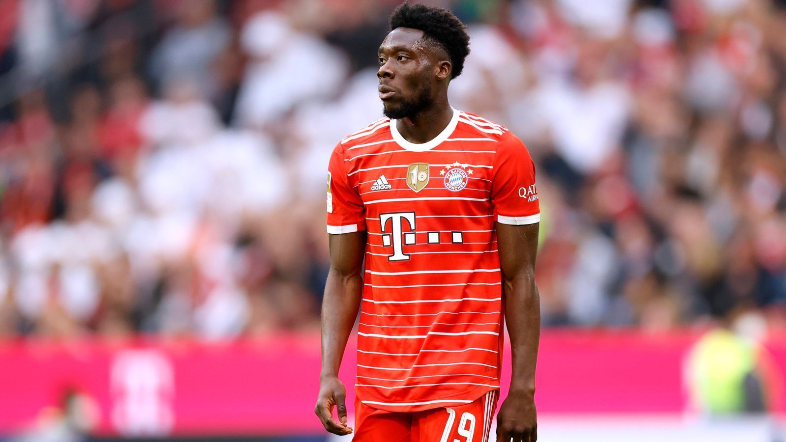 
                <strong>Linksverteidiger: Alphonso Davies (Bayern München)</strong><br>
                Marktwert: 70 Millionen Euro
              