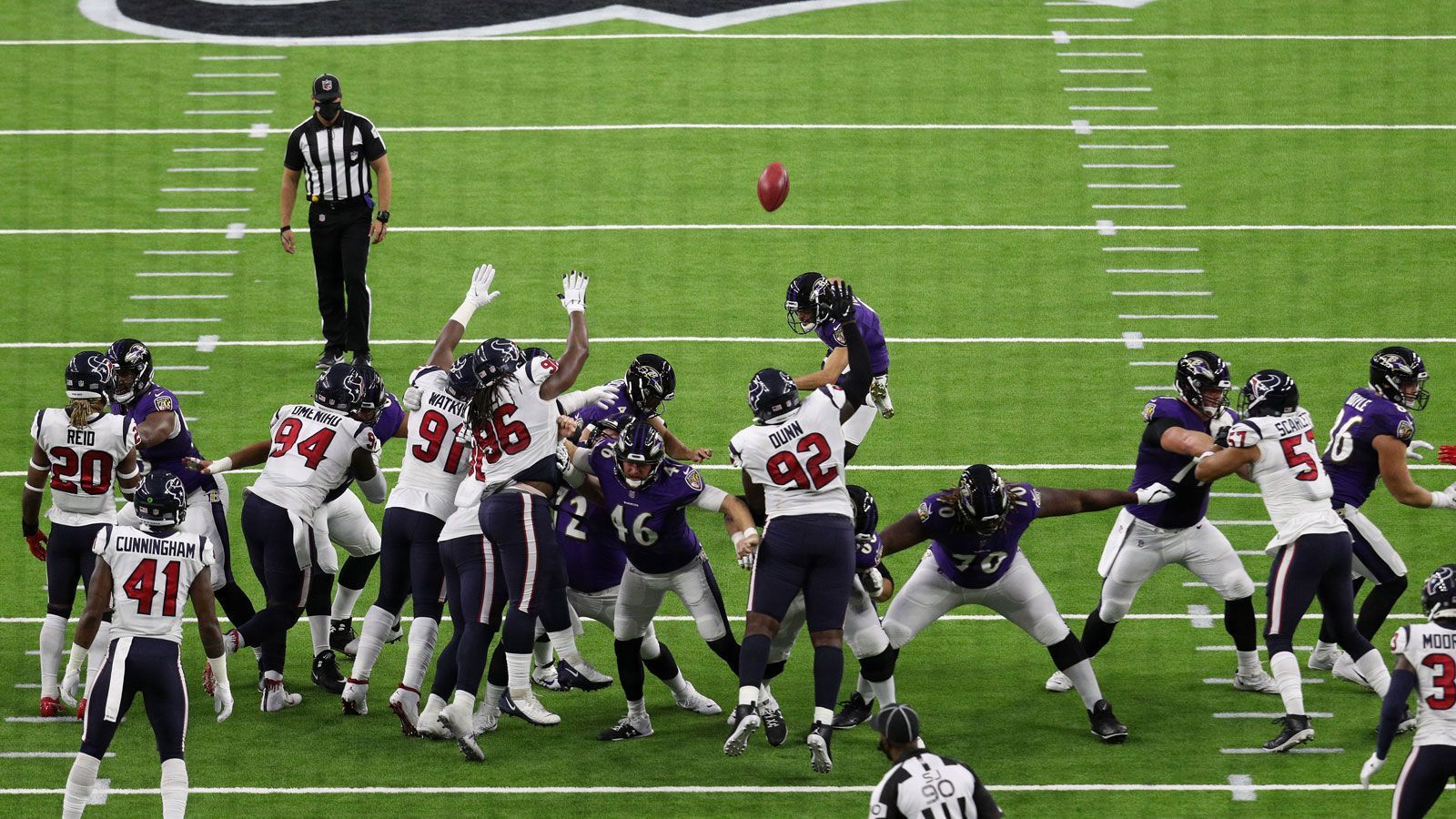 
                <strong>Special Teams und Kicker: Baltimore Ravens (15 Punkte)</strong><br>
                Neben der Defense beeindruckte auch das Ravens-Special-Team durch eine fehlerlose Leistung und erzielte einen Spitzenwert von 15 Punkten. Kicker Justin Tucker verwandelte alle vier Field Goals und alle drei Extra-Punkte, während Punter Sam Koch nur zweimal auf das Feld gerufen wurde.
              
