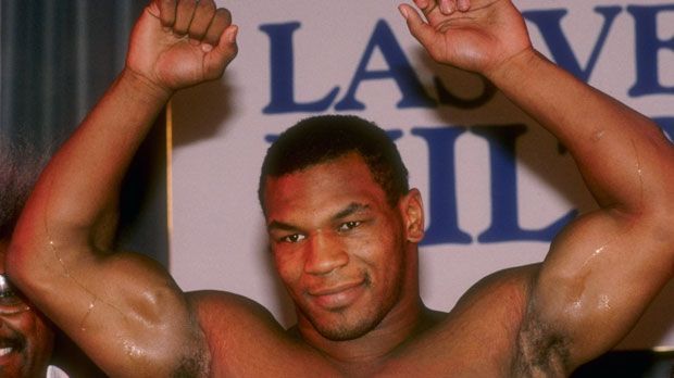 
                <strong>Mike Tyson</strong><br>
                Jüngster Weltmeister im Schwergewicht: Am 22. November 1986 wurde Mike Tyson im Alter von 20 Jahren und 144 Tagen der jüngste Schwergewichtsweltmeister der Geschichte. Iron Mike bezwang WBC-Weltmeister Trevor Berbick durch K.o. in der zweiten Runde.
              