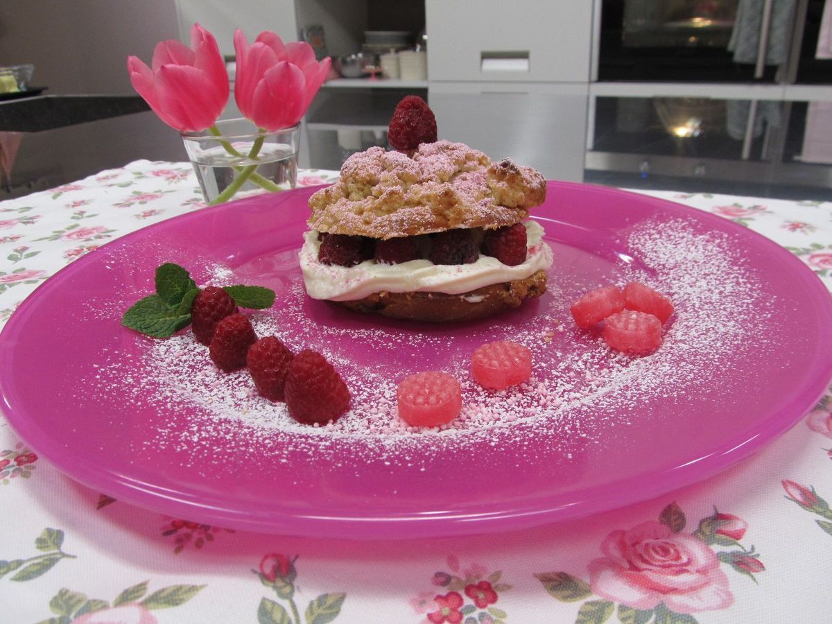 Streuselkuchen gefüllt mit heißer Liebe